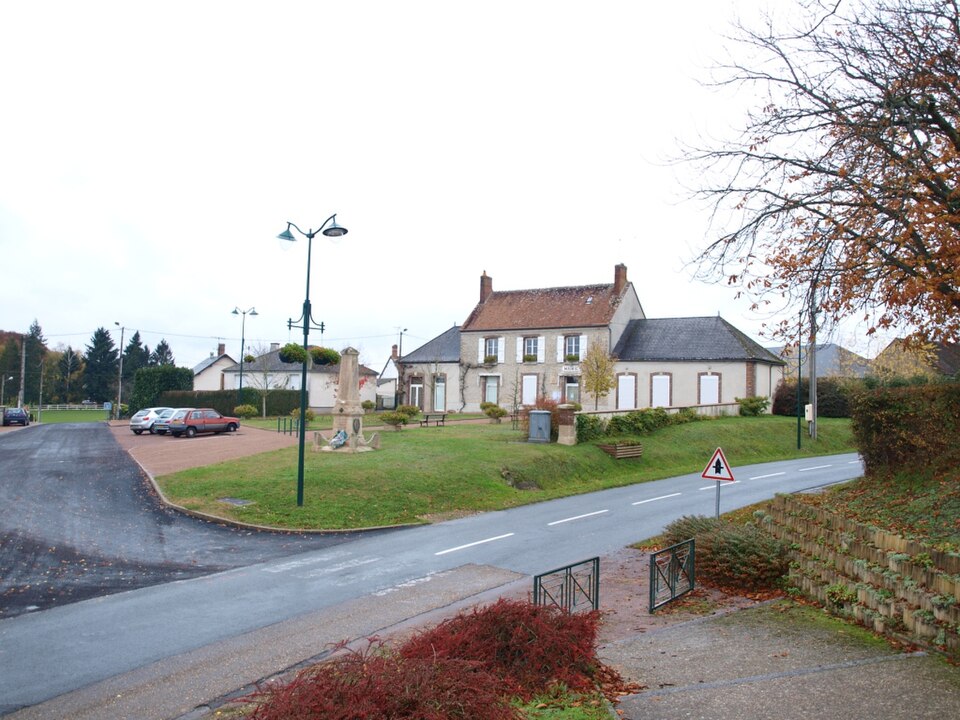 La Selle — en — Hermoy 01