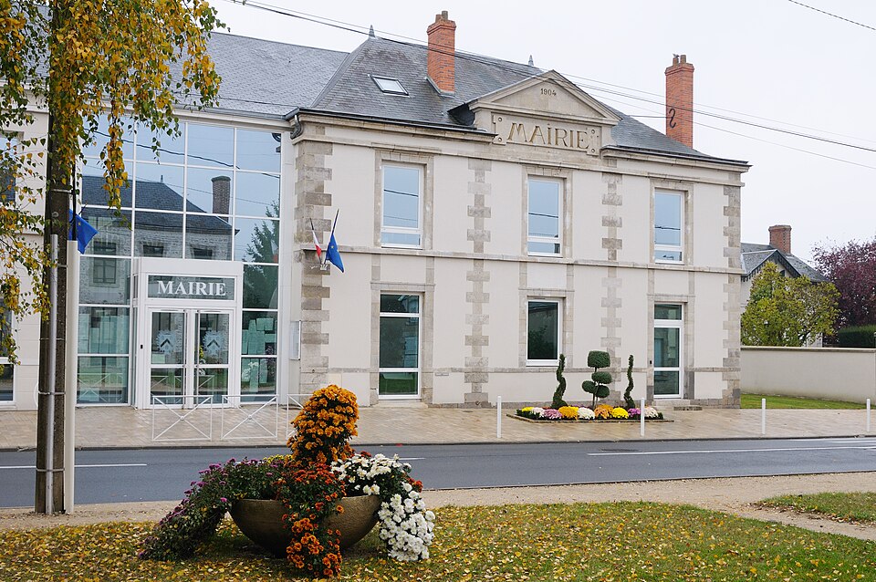 Traînou mairie 2