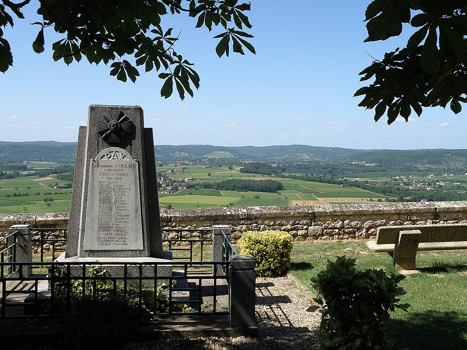 Bélaye Monument