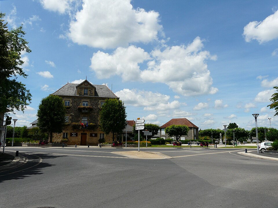 Biars — sur — Cère hôtel de ville carrefour