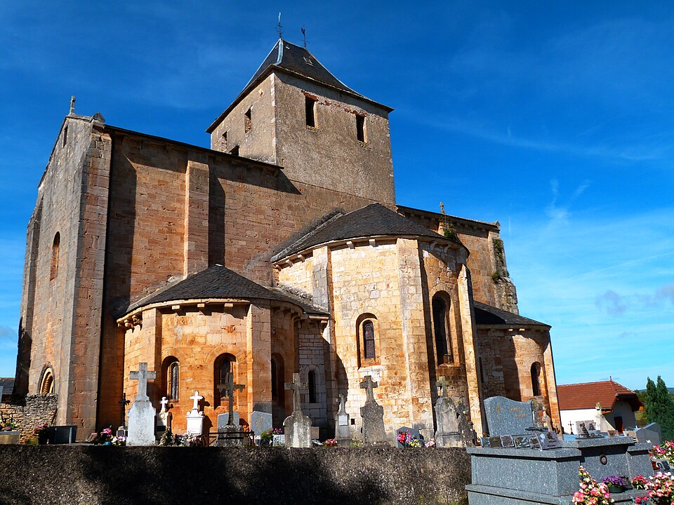 Eglise Saint — Laurent vue depuis le cimetière