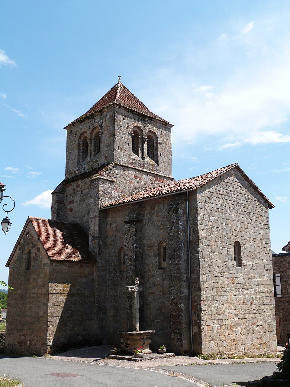 Eglise Sainte — Croix au Bouyssou