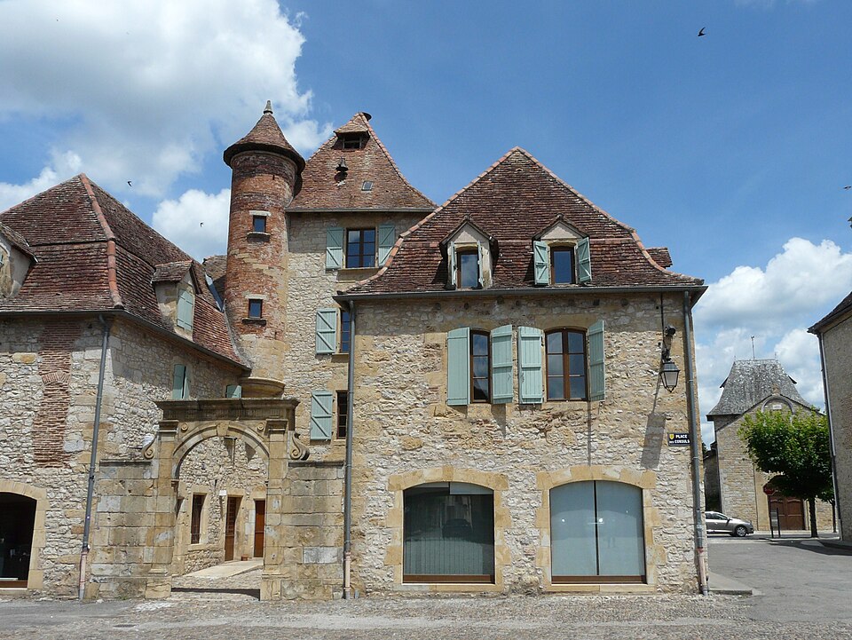 Bretenoux place des Consuls (9)
