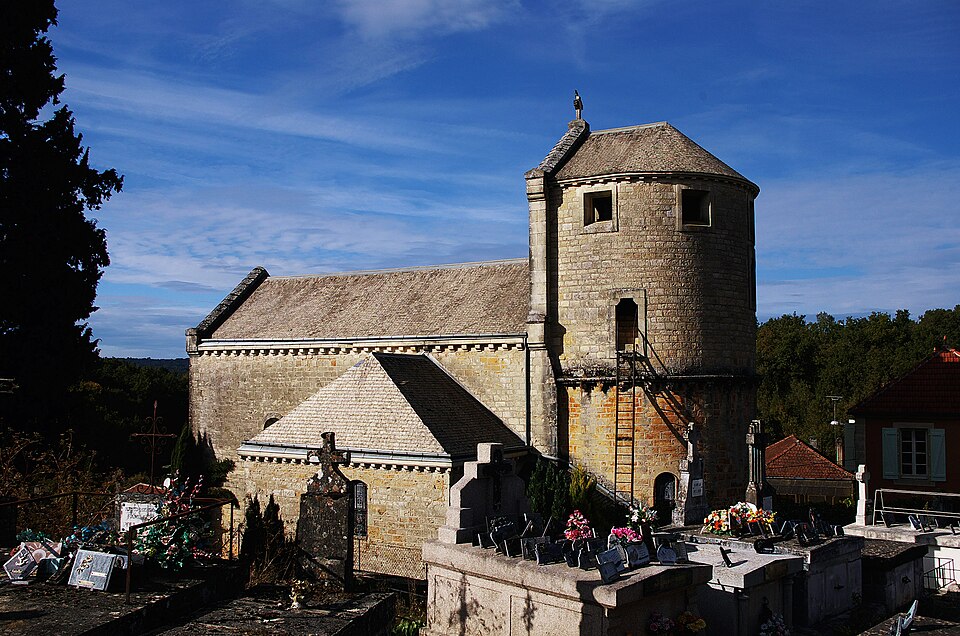 CASSAGNES (Lot) — Cimetière et église Saint — Julien — de — Brioude