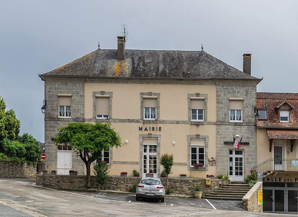 Town hall of Mayrinhac — Lentour