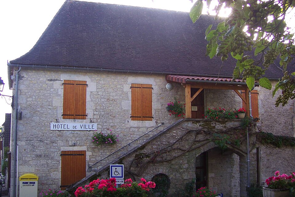 Montfaucon Lot mairie
