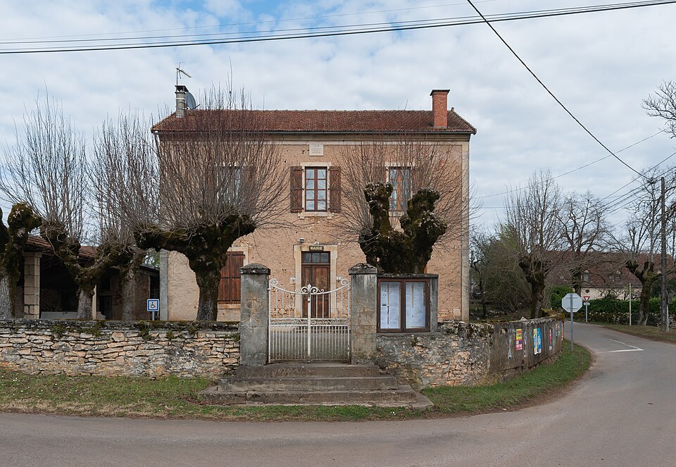 Town hall of Saint — Simon Lot (2)