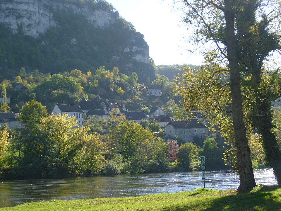 La Dordogne à Vayrac (département du Lot) devant le hameau de Mézels