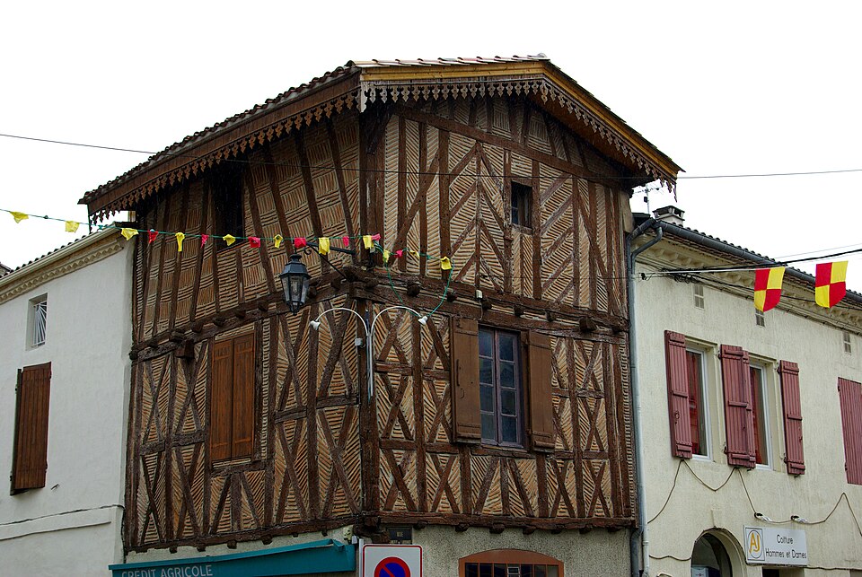 Old House Gontaud — de — Nogaret