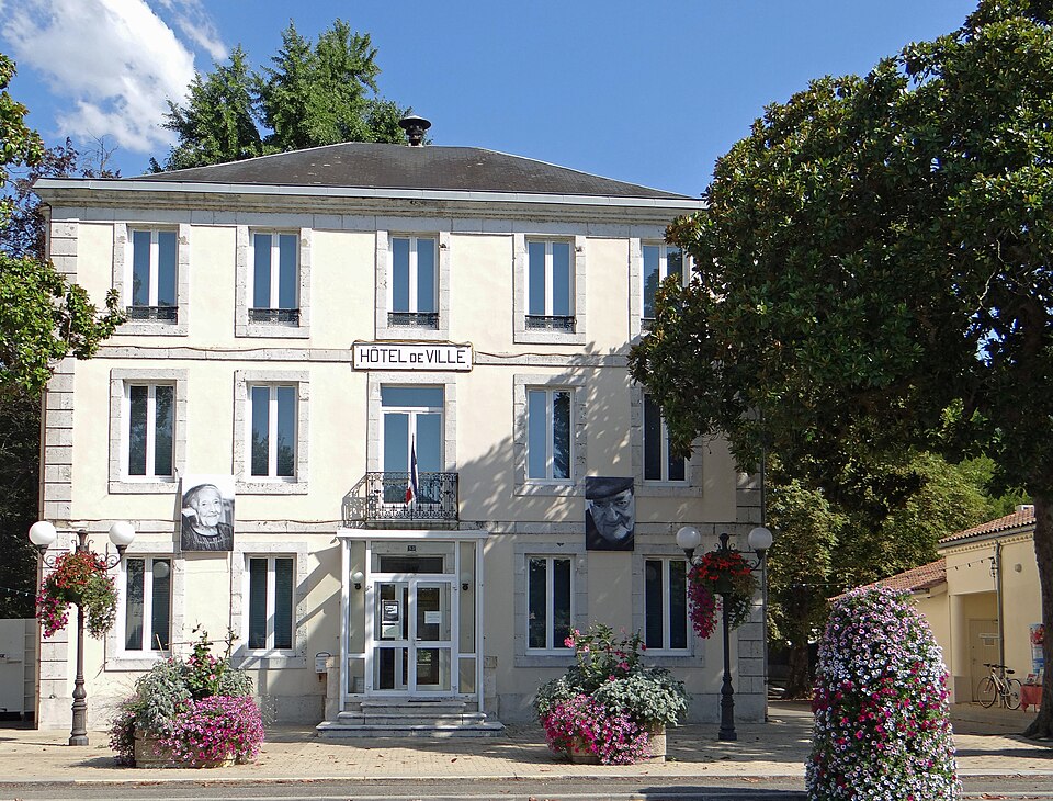 Lavardac — Mairie — 1