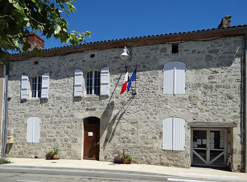 Lusignan — Petit — Mairie — 1