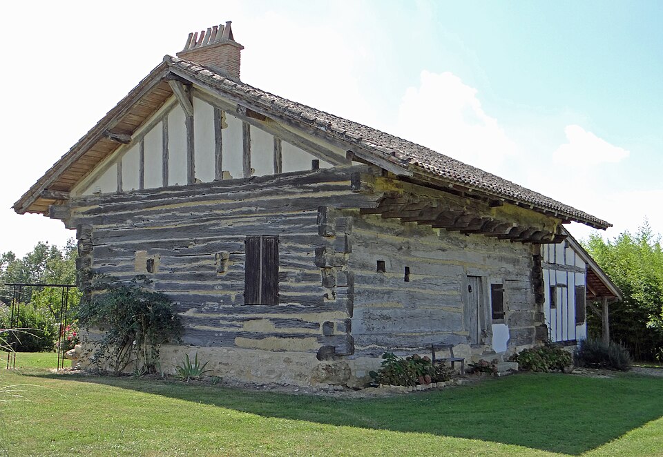 Mazières — Naresse — Maison à empilage de poutres de Peyregras — 1