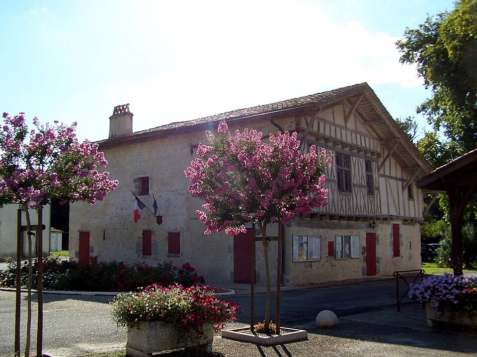 Pindères Mairie 01