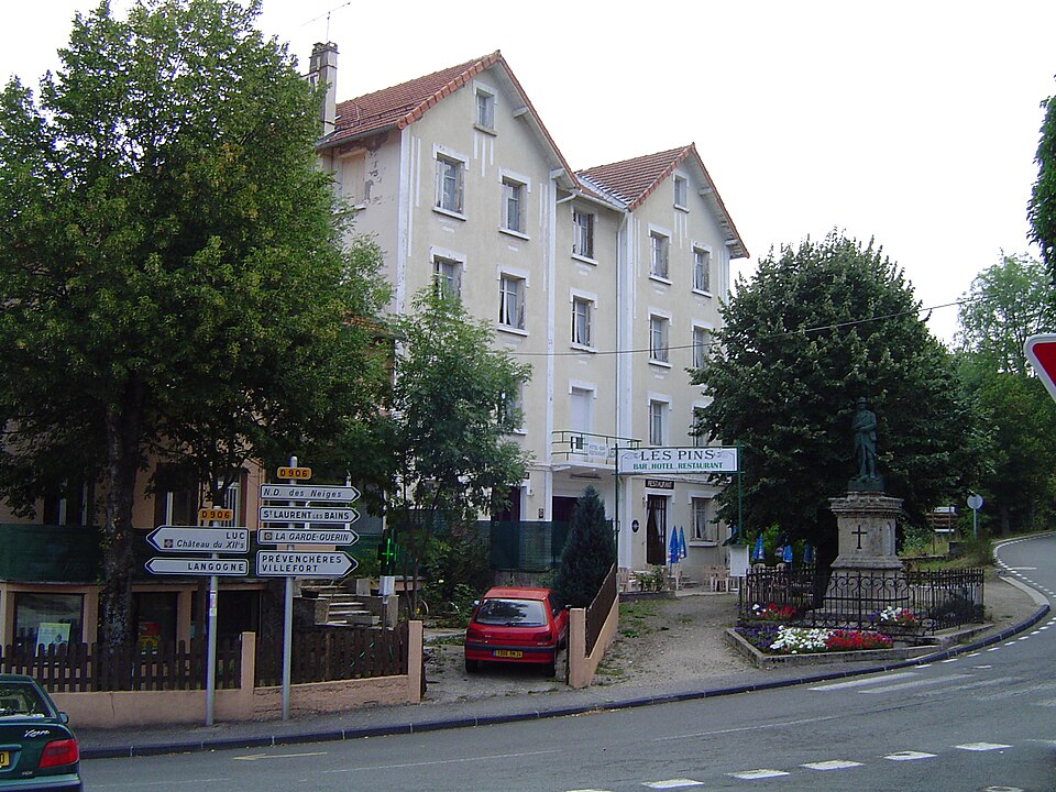 La Bastide — Puylaurent, monument aux morts à La Bastide