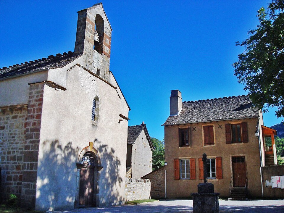 Chadenet — Eglise et Mairie