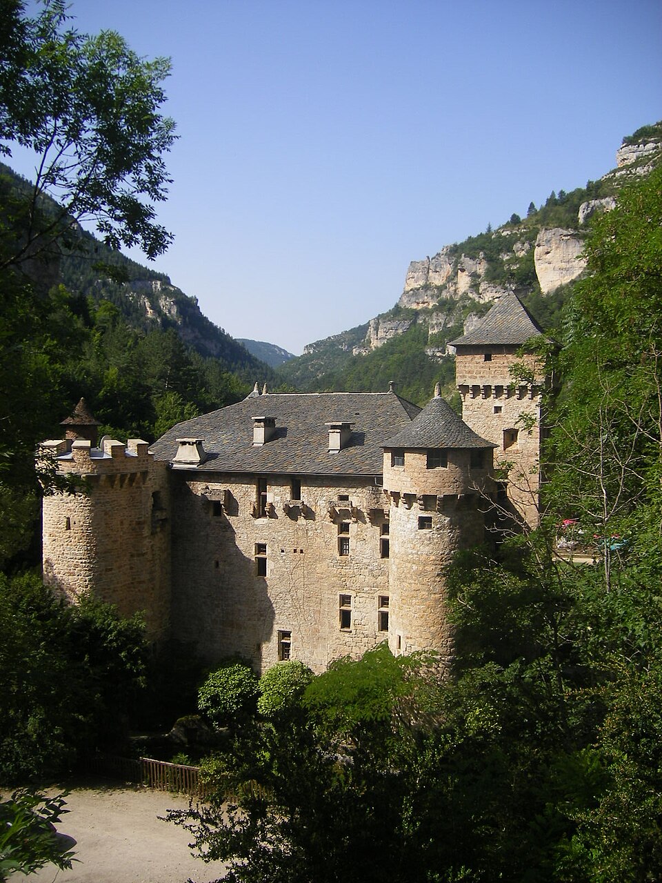 FR — 48 — Château de la Caze