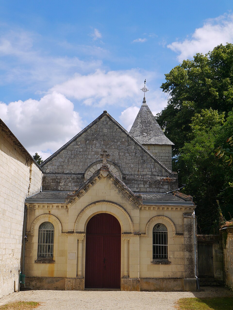 49 Courchamps église 01