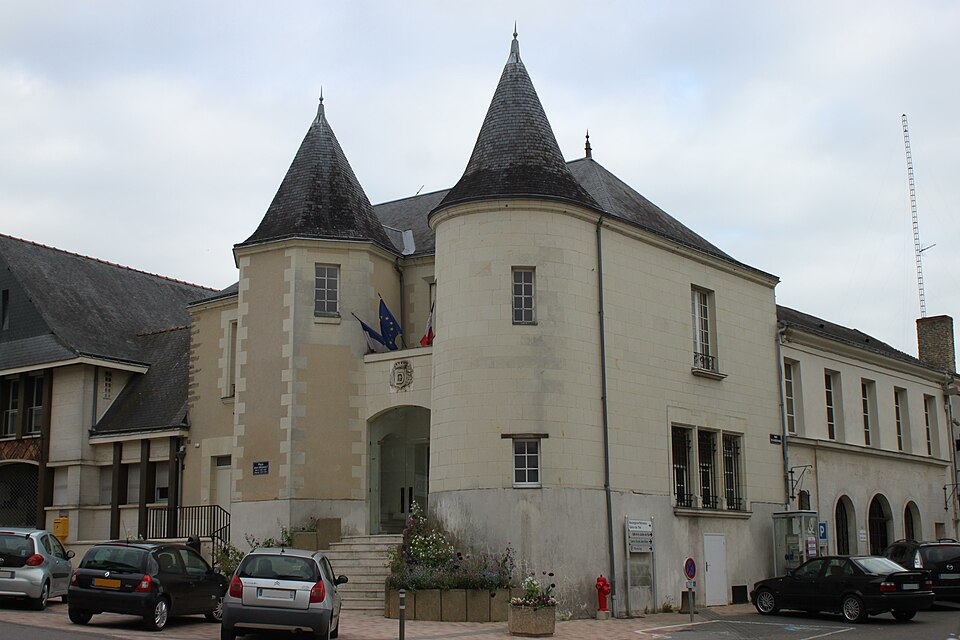 W0434 — DoueLaFontaine Mairie 63320 — P