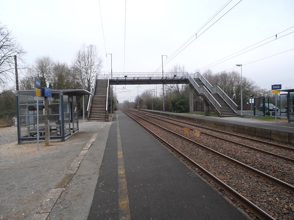 Halte ferroviaire d'Etriché — Châteauneuf