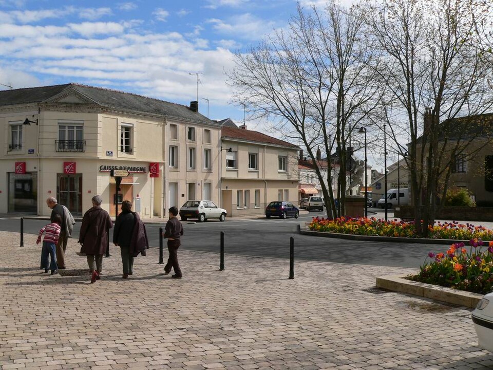 Le — May — Sur — Evre — Bourg
