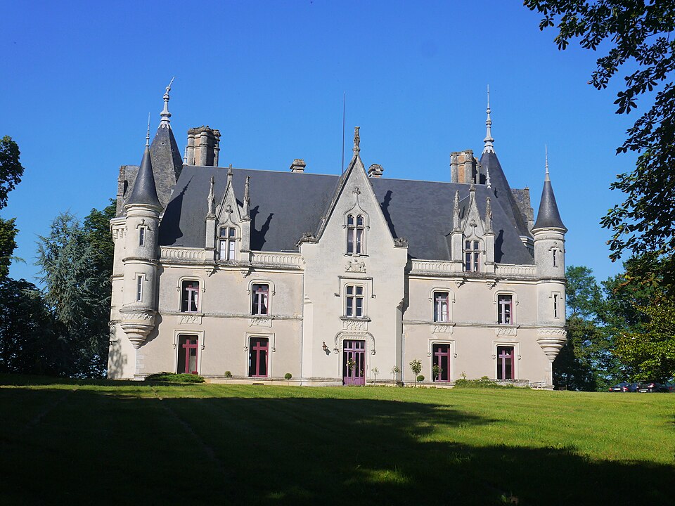 Montreuil — sur — Loir 49 château
