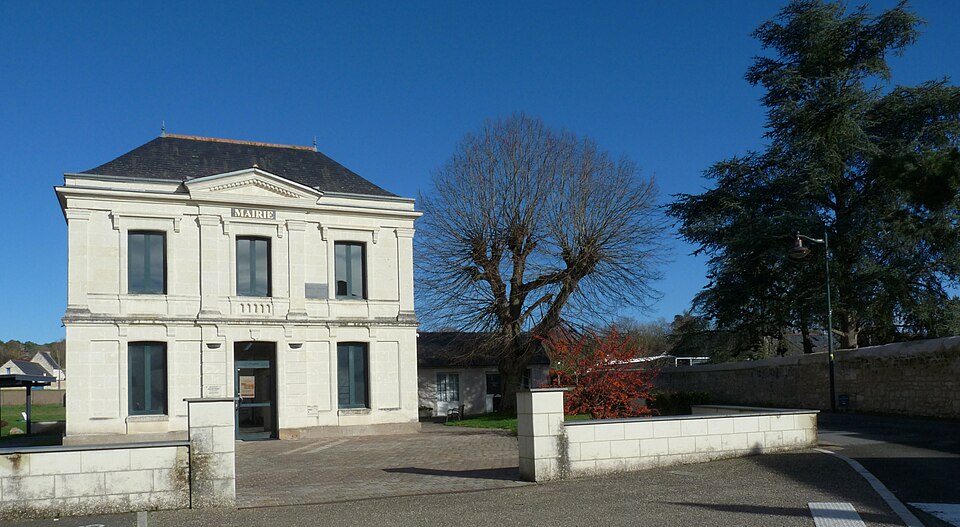 Neuillé (49) Mairie — Extérieur — 01
