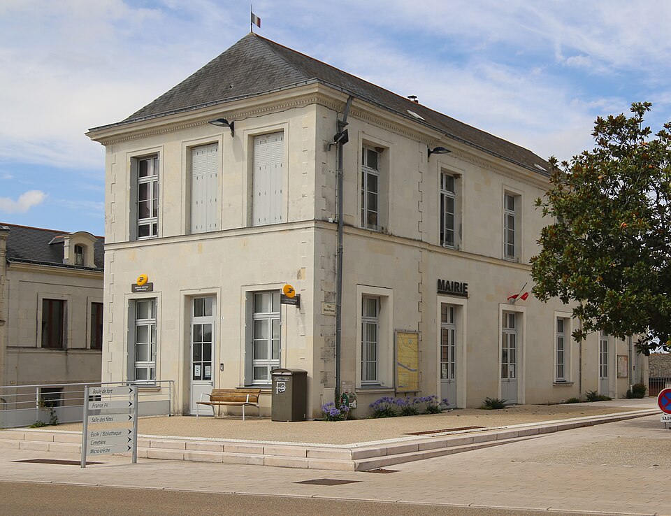 Saint — Clément — des — Levées — mairie 20210729