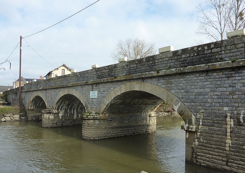 Pont de Saint — Aubin — de — Luigné (D106)