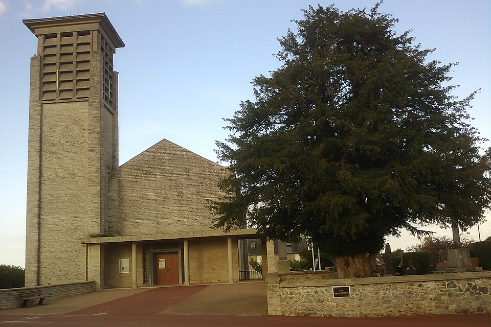 Cavigny — Église