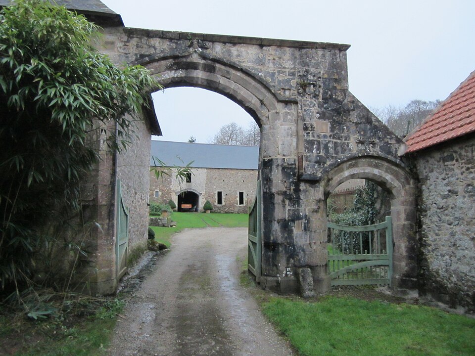 Pavillon de Grenneville — Portes charretières