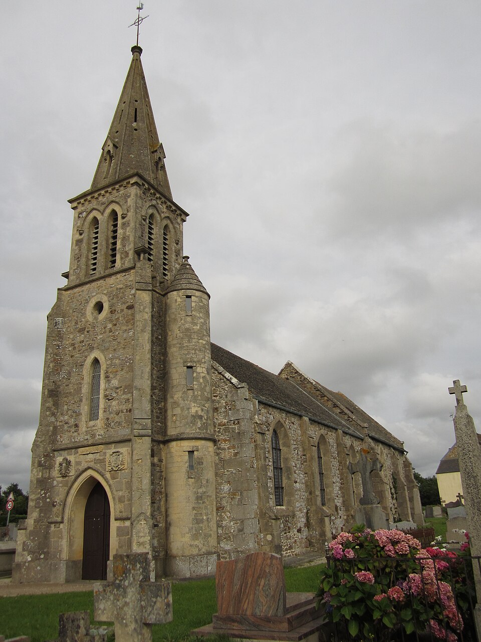 Église Saint — Pierre d'Helleville