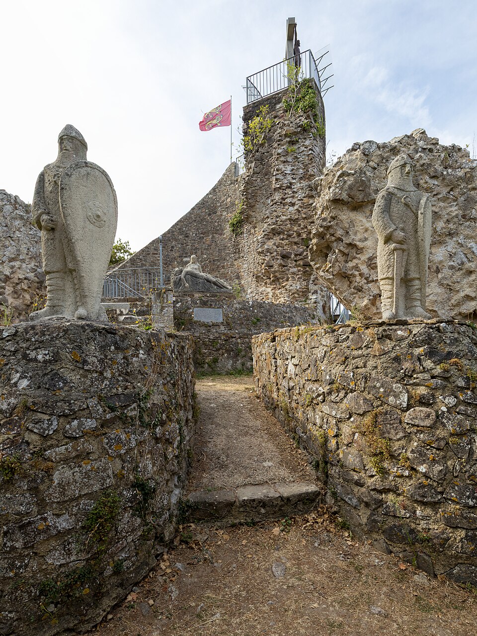 Donjon du Plessis — Lastelle