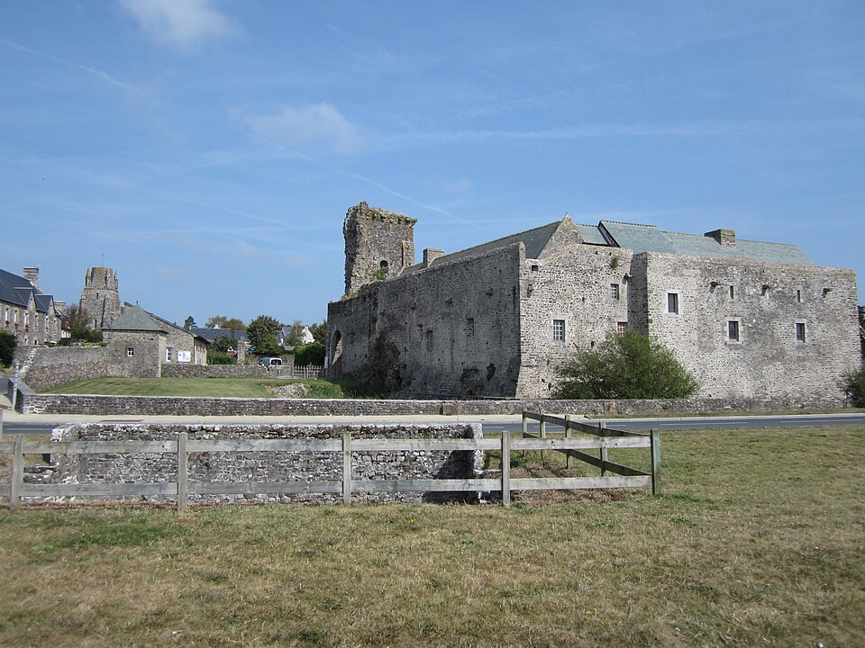 Regnéville — sur — Mer — Chateau, lavoir et église
