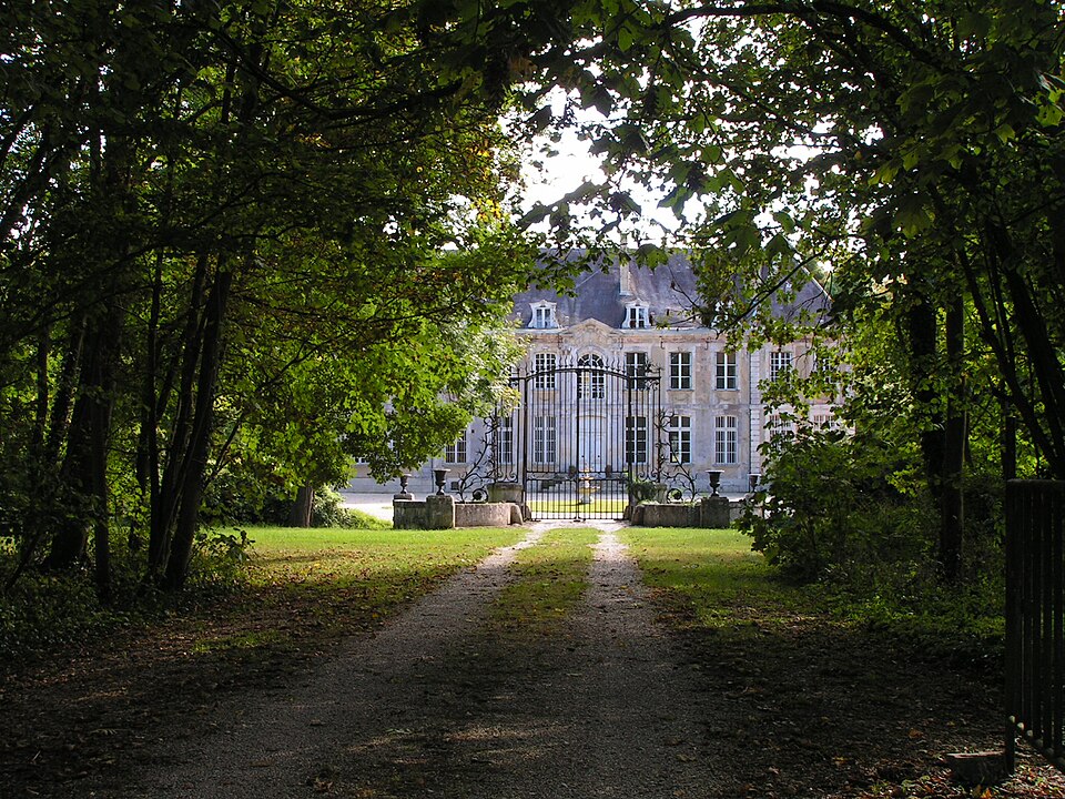 Isle — sur — Marne Château