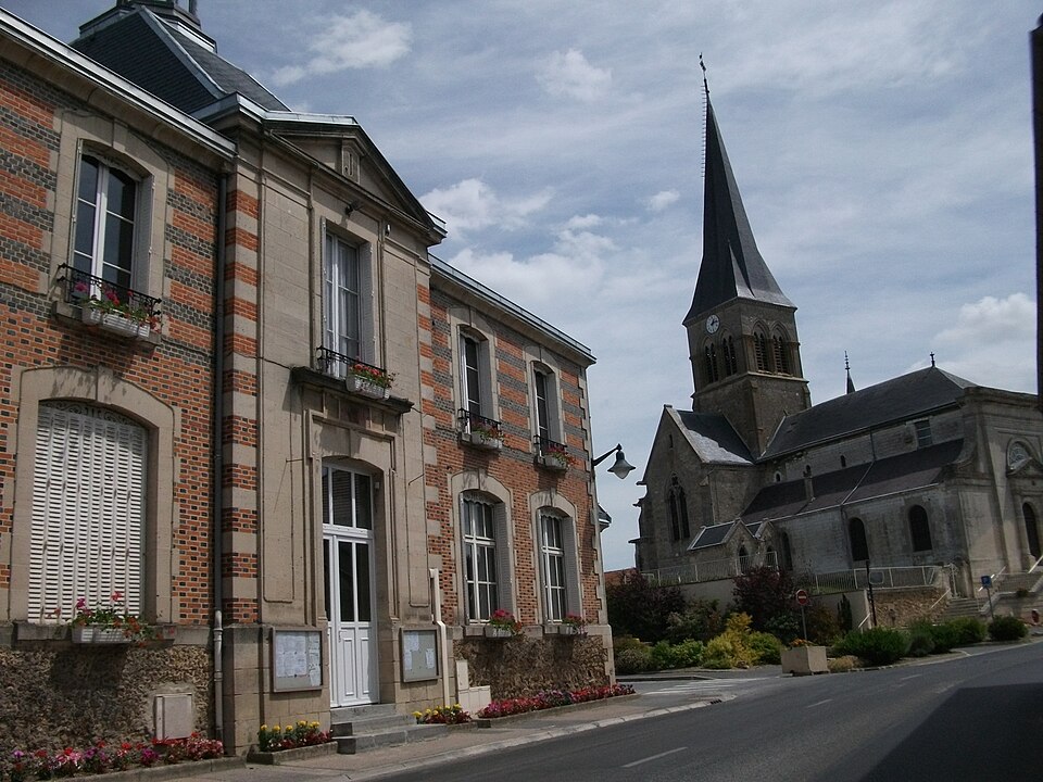 Mairie et église de Juvigny
