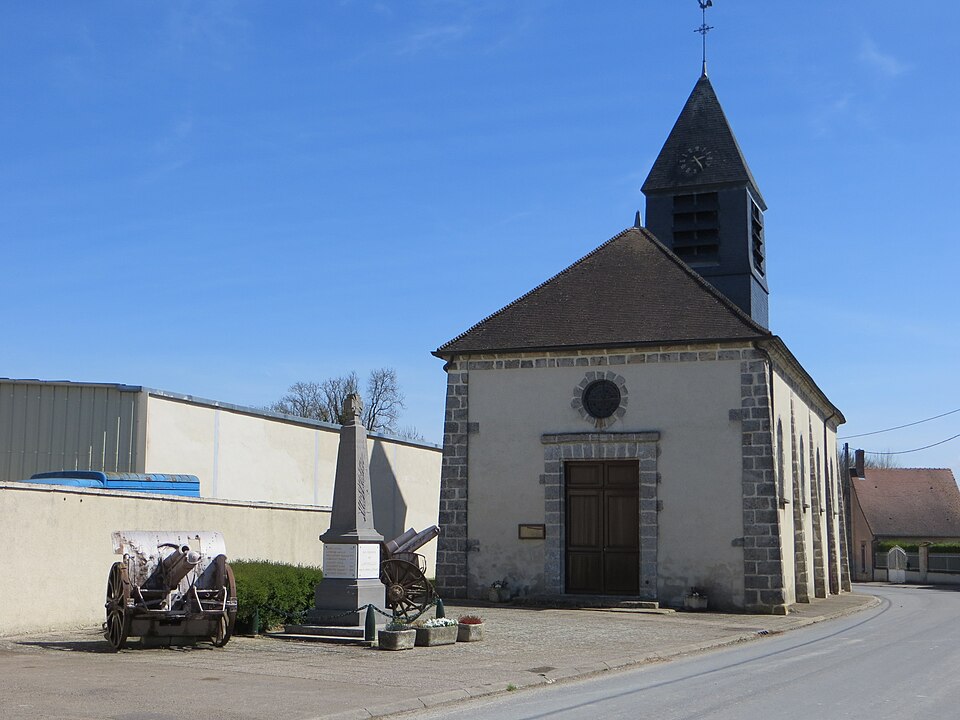 Linthelles — Monument aux morts et Église Saint — Memmie