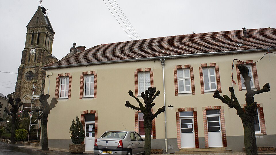 Mairie église Moussy 9478