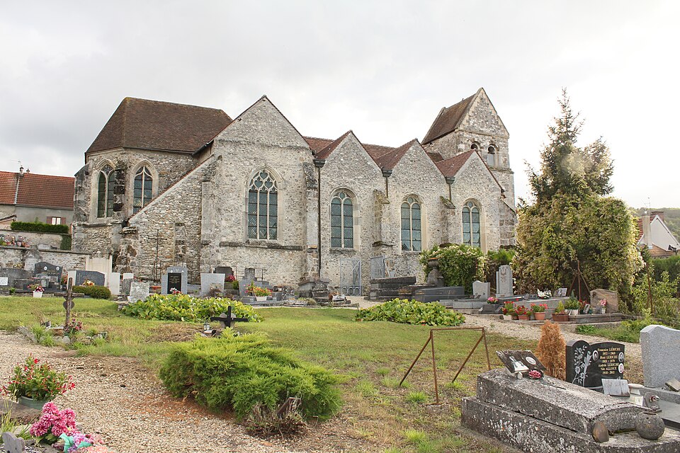 Eglise Saint — Memmie d'Oeuilly vue de côté
