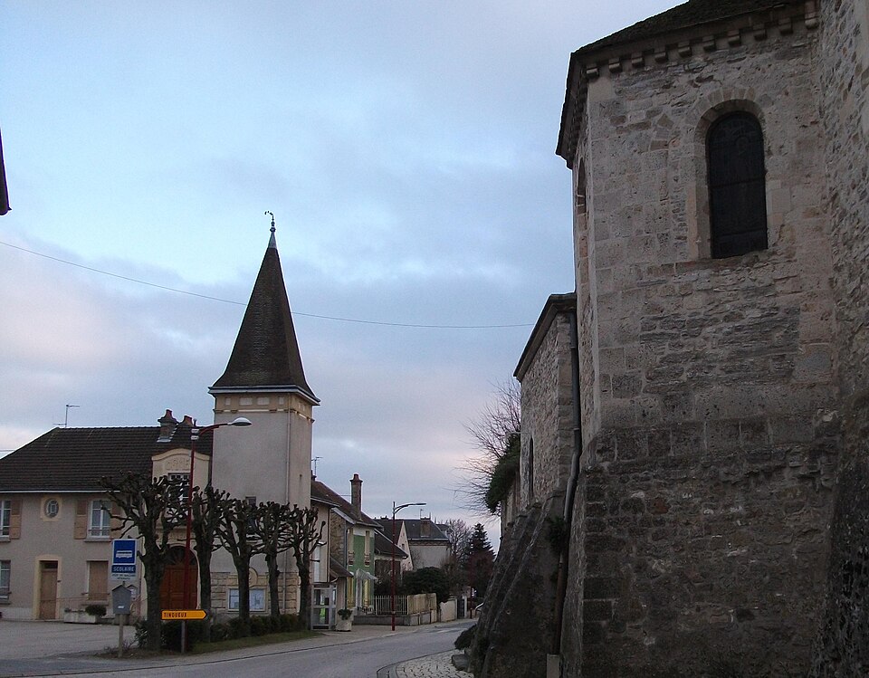 Ormes mairie et église 154