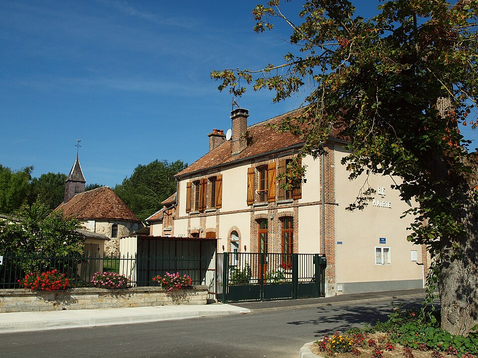 Queudes — FR — 51 — complexe municipalo — paroissial — 1