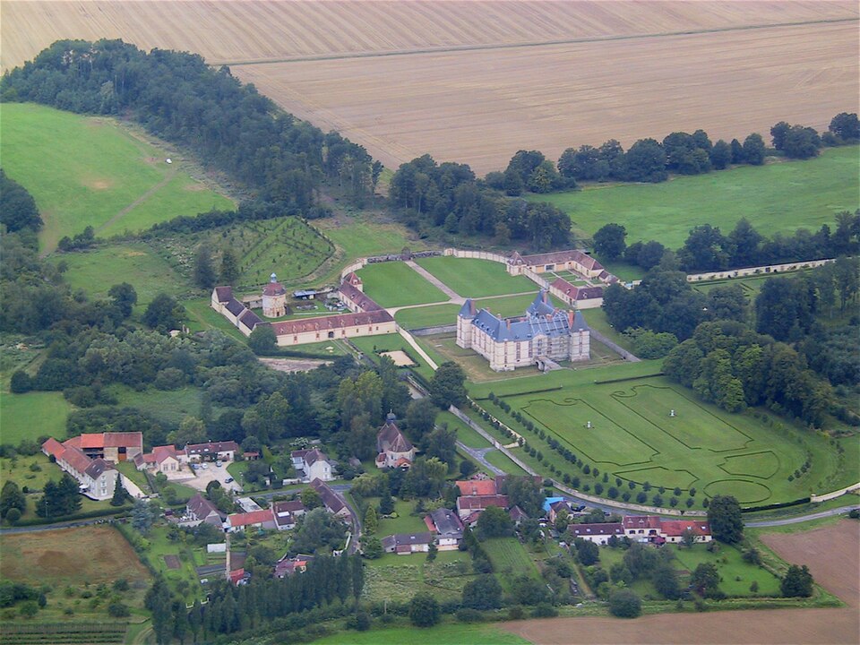 Chateau de reveillon vu du ciel
