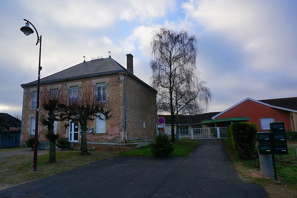 Mairie Bussy 05782