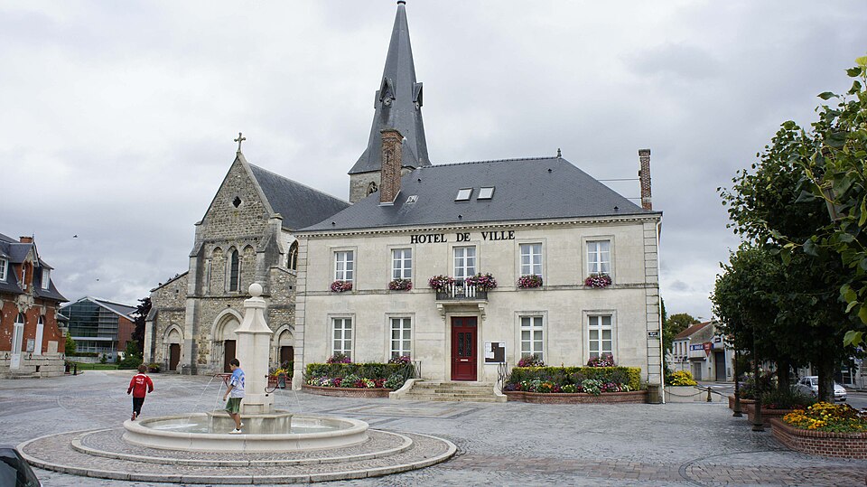 Église mairie corps de garde Suippes