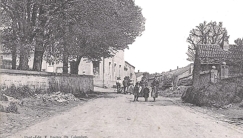 BASSONCOURT ( 52 ) Vue ancienne de la Place de la Mairie