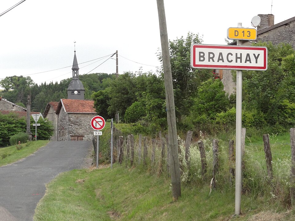 Brachay (Haute — Marne) entrée du village