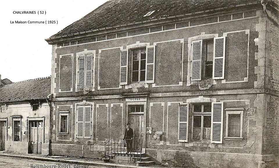 CHALVRAINES ( 52 ) la Mairie et l ' Ecole ( 1925 )