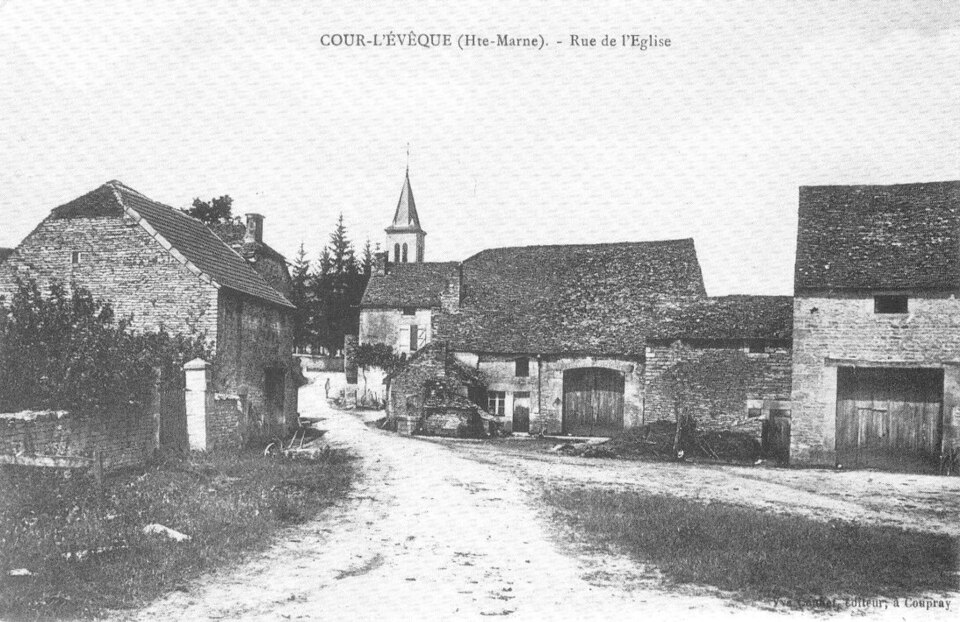 CP Cour — l'Évêque Rue de l'Eglise