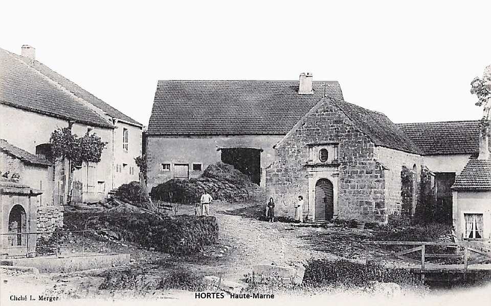 Hortes ( 52 ) vue ancienne de la chapelle et de la fontaine St — Didier