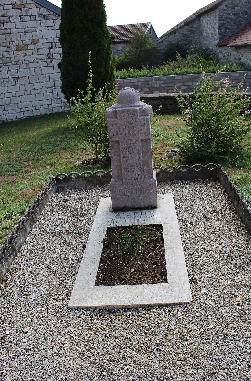 Meures Bornes de Terre Sacrée 1