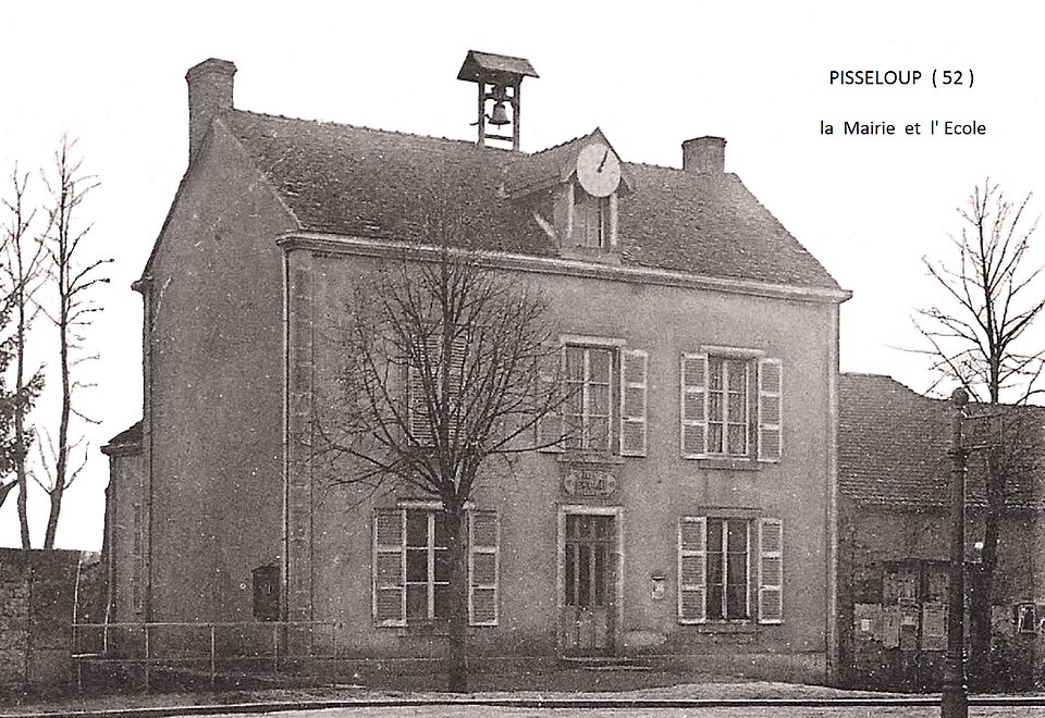 Pisseloup ( 52 ) Vue ancienne de la Mairie et l' Ecole